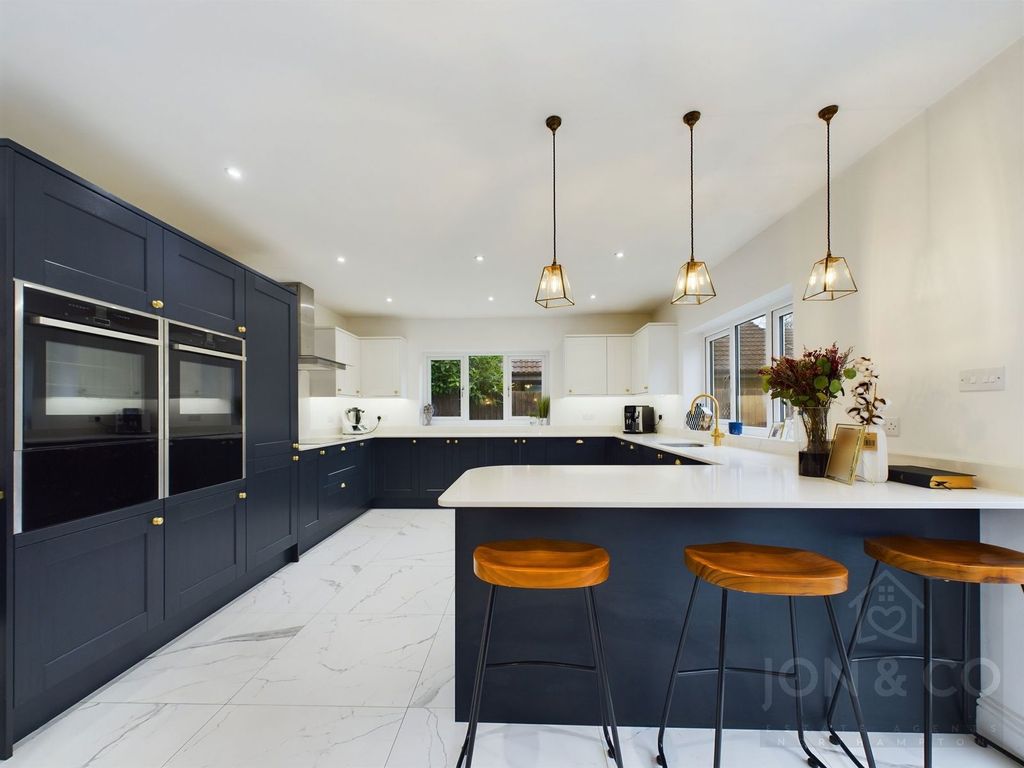 Property photo 2 of 29