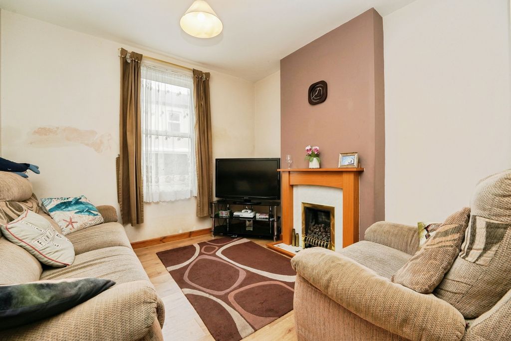 Property photo 2 of 12 Photo