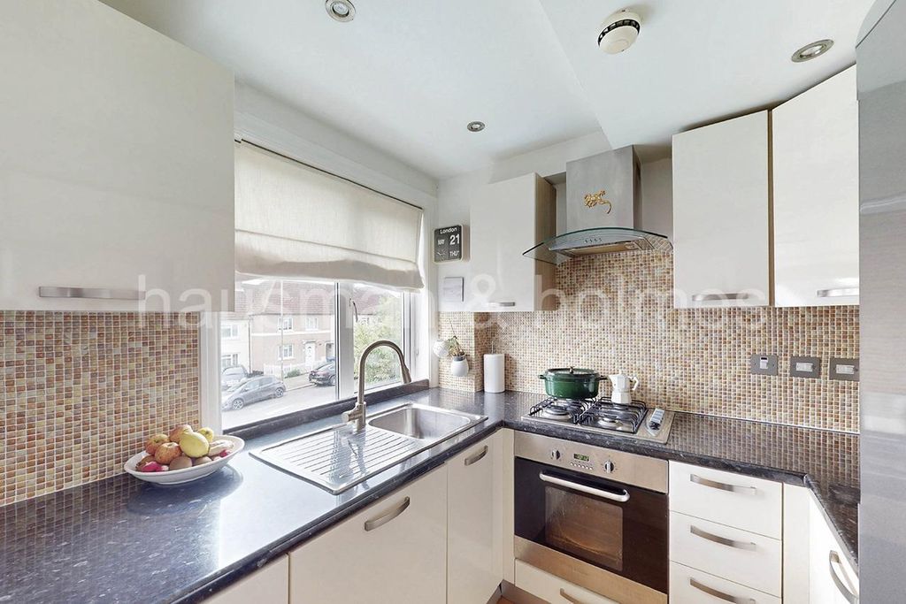 Property photo 3 of 12 W07.Jpg