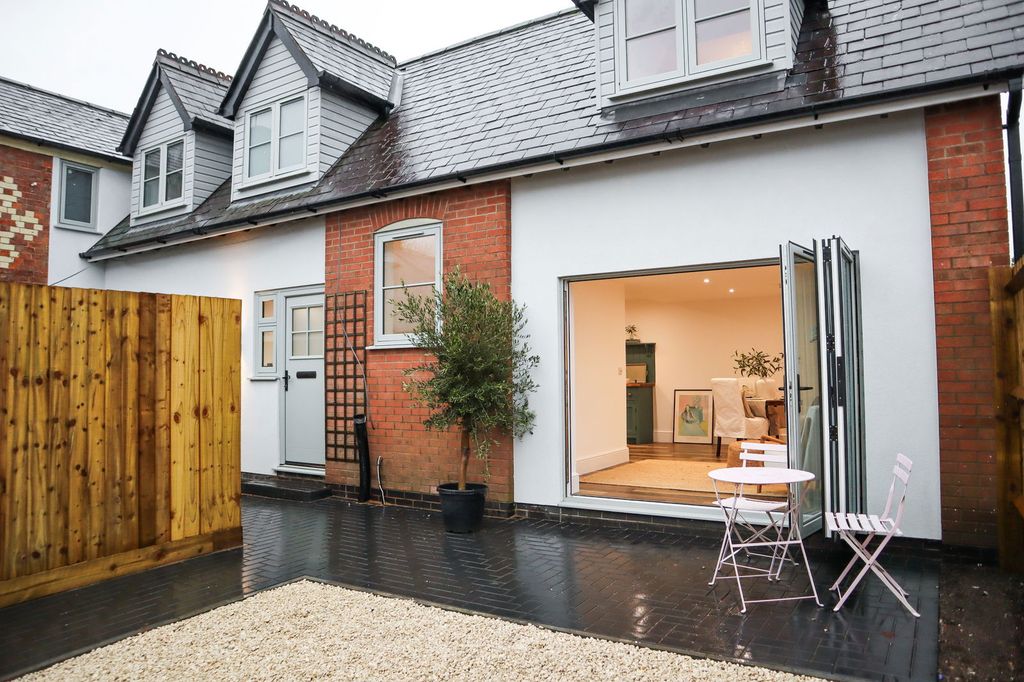 Property photo 1 of 28