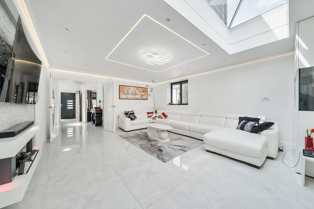 Property photo 1 of 27 1312744-18-68519E...