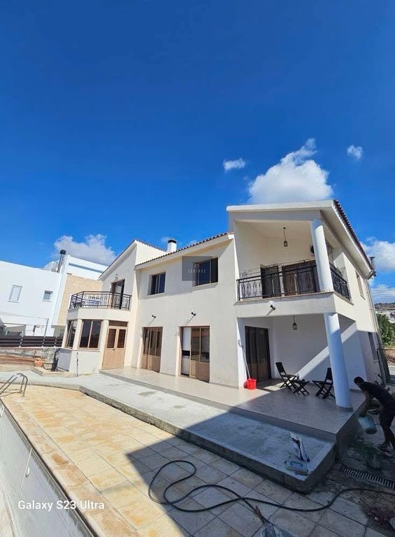 Property photo 1 of 43