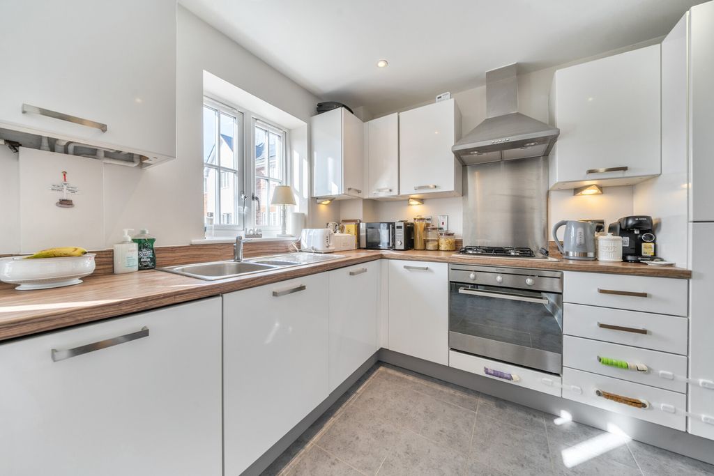 Property photo 2 of 19 Kitchen