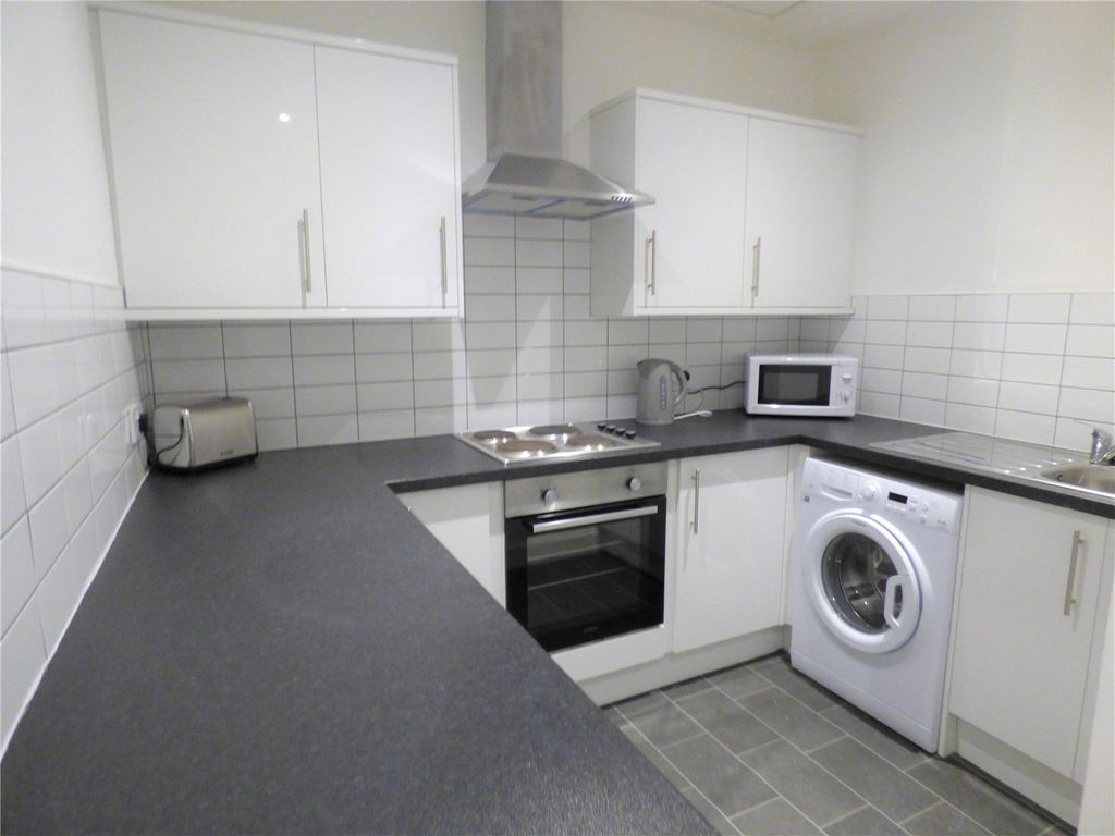 Property photo 3 of 8 Kitchen