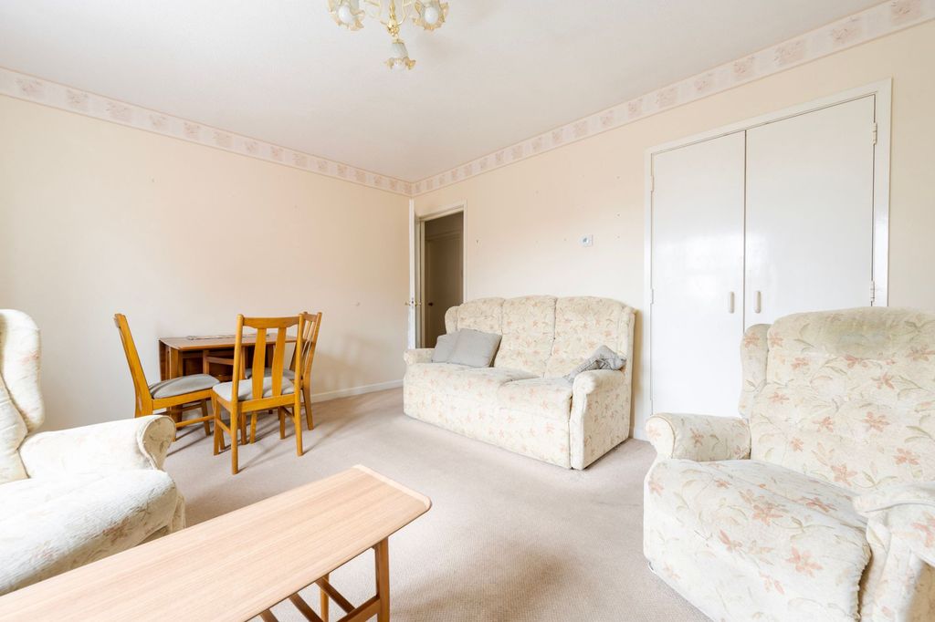 Property photo 3 of 12
