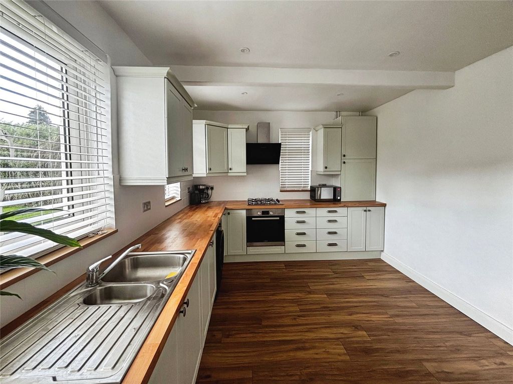 Property photo 3 of 15 Kitchen