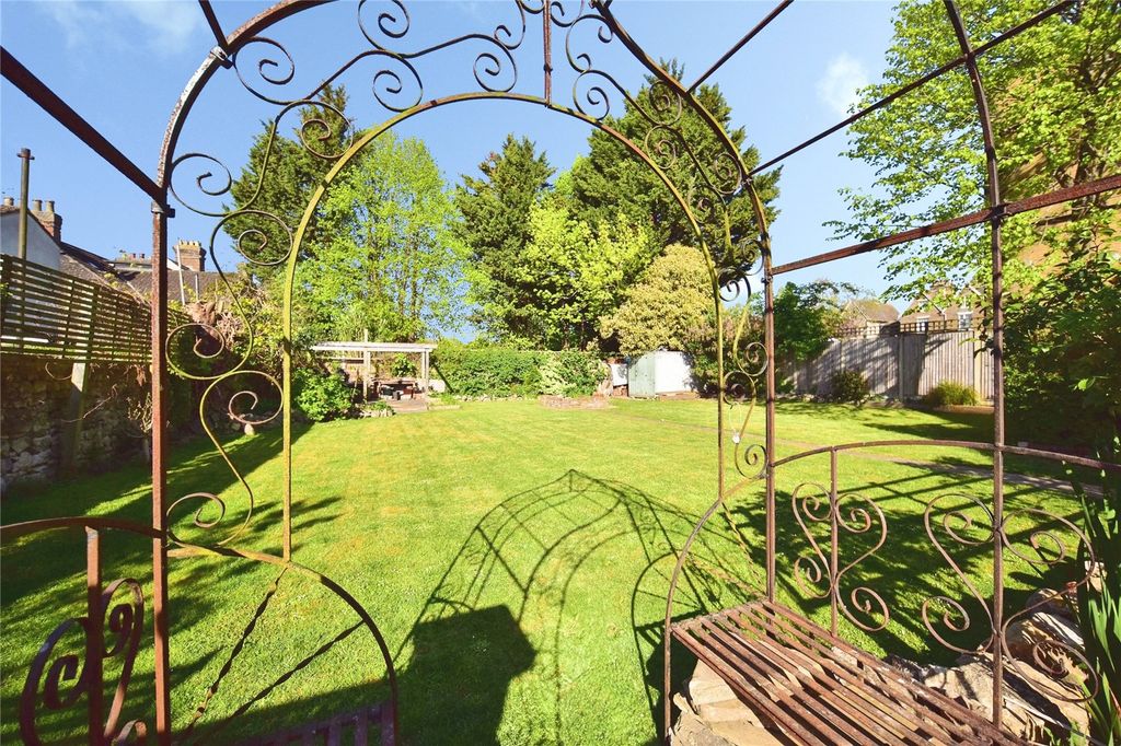 Property photo 2 of 30 Garden