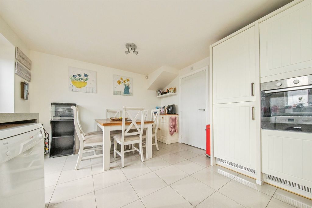 Property photo 3 of 24