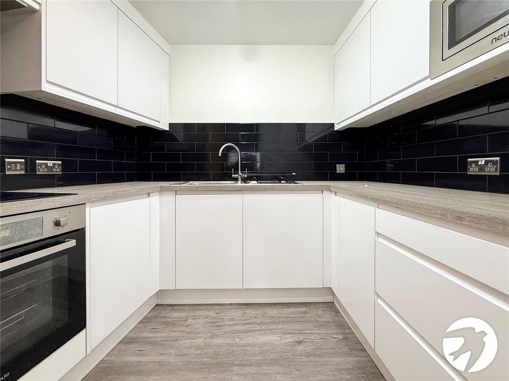Property photo 3 of 12 Kitchen
