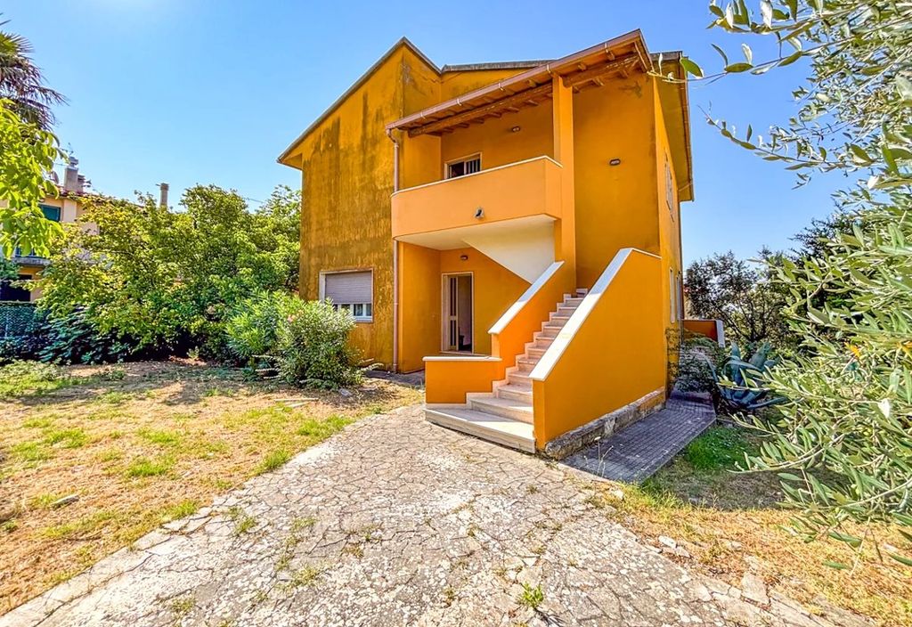 Property photo 2 of 43