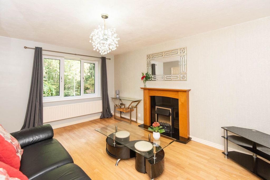 Property photo 2 of 27