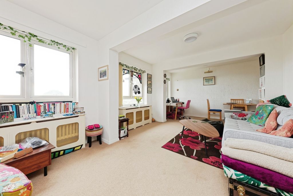 Property photo 3 of 17 Photo