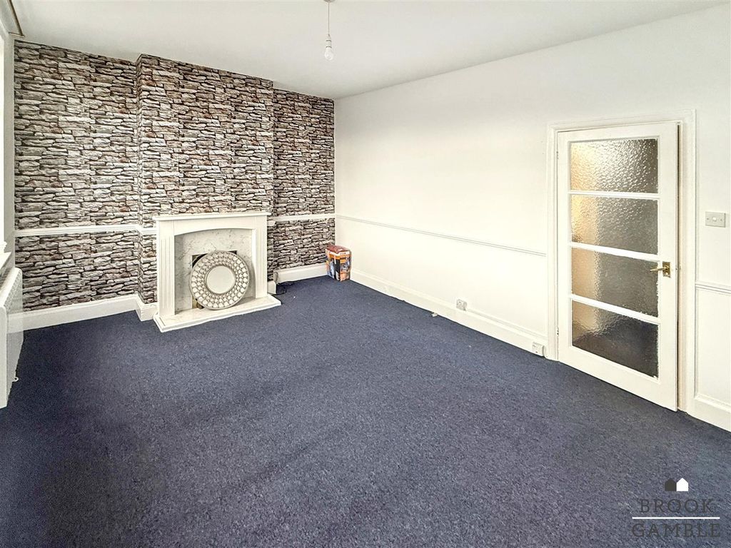 Property photo 3 of 9 01323 438506