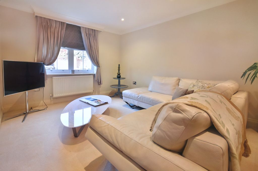 Property photo 3 of 10 Photo 7