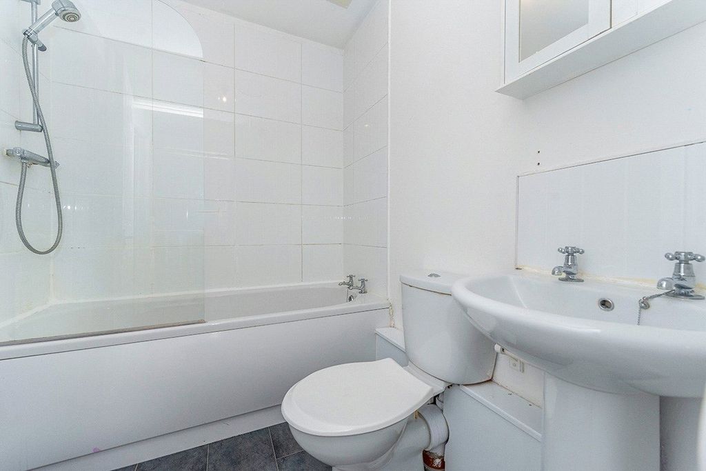 Property photo 3 of 4 Bathroom W/C