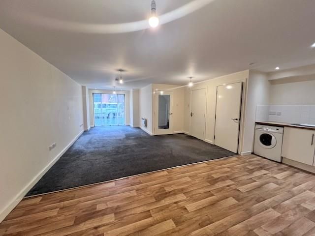 Property photo 2 of 6 27 Stanhope Street Lounge.Jpg