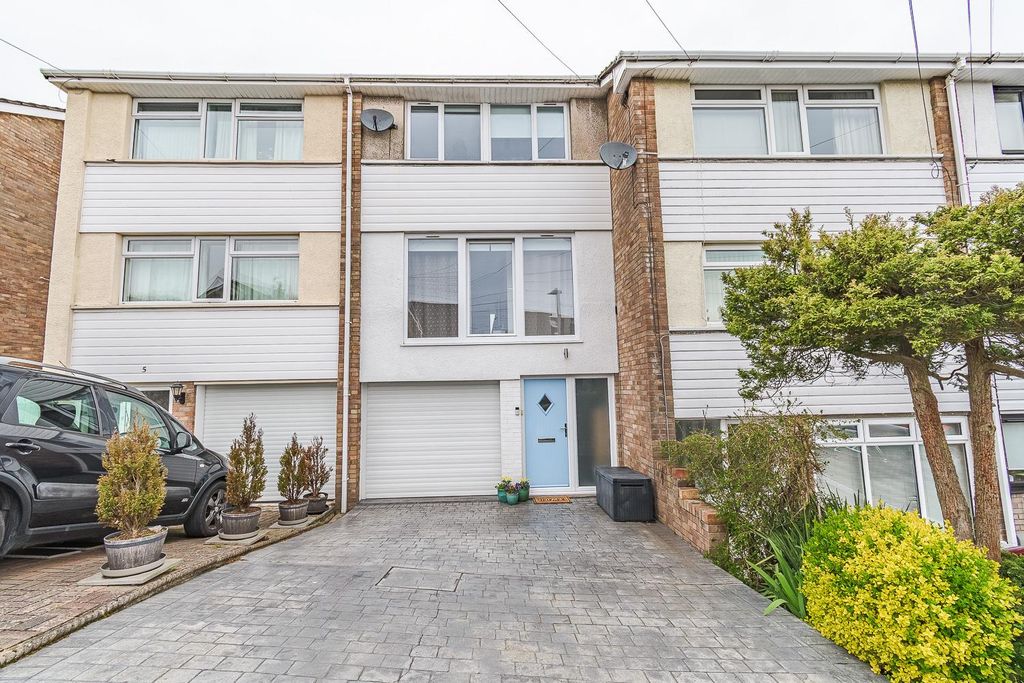 Property photo 1 of 31 Front