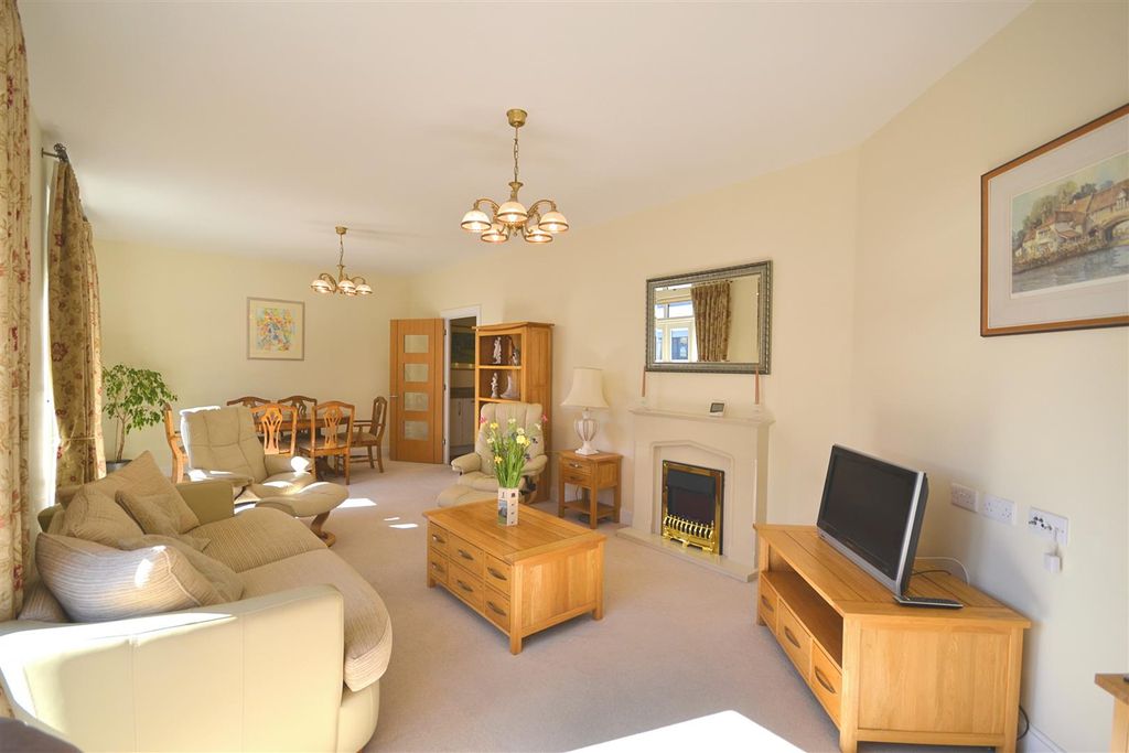 Property photo 2 of 17 0031.Png