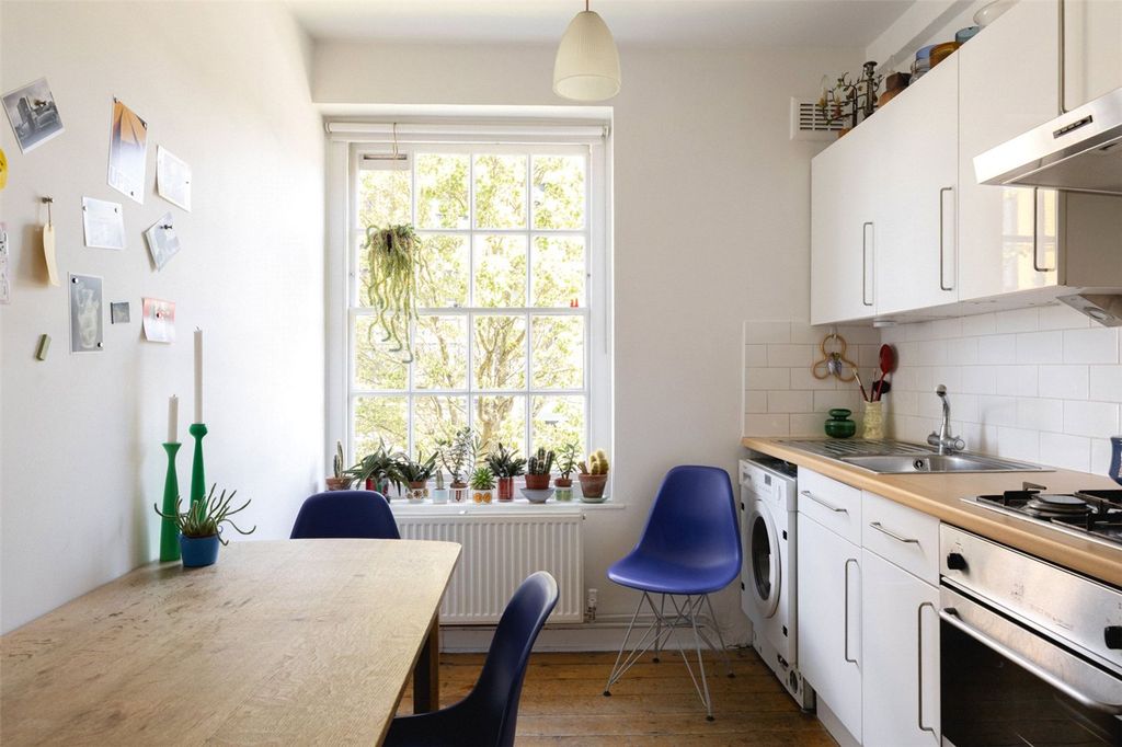 Property photo 2 of 11 Dinmont House E2