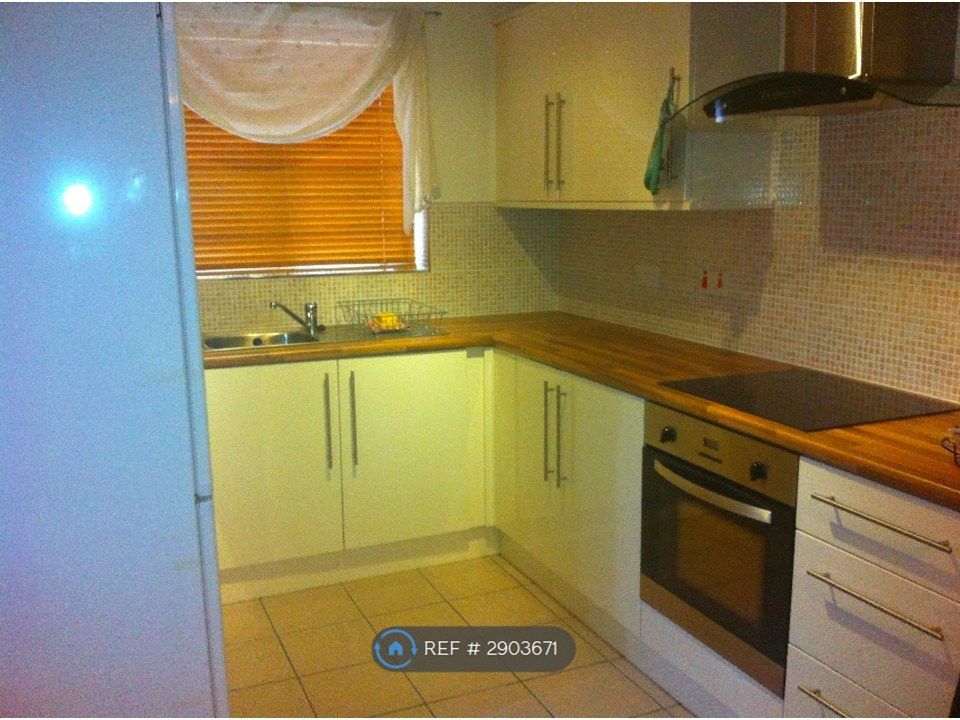 Property photo 2 of 11 Kitchen