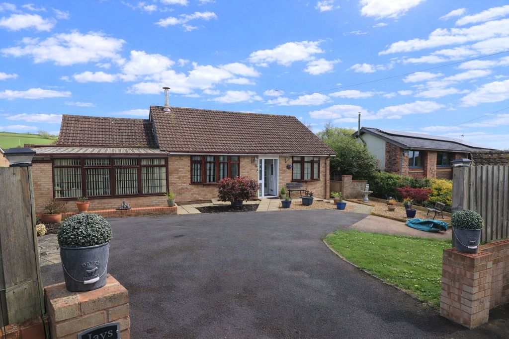 Property photo 1 of 19 1 - Picture No. 08