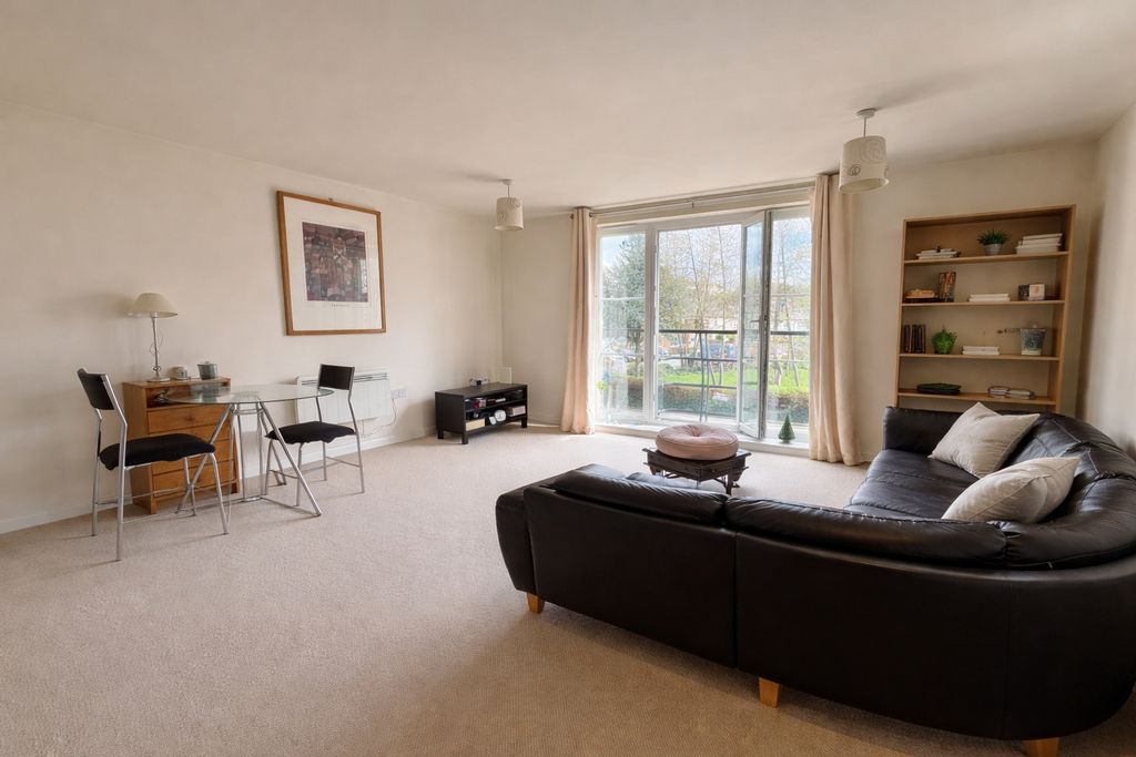 Property photo 2 of 6 Picture No. 20