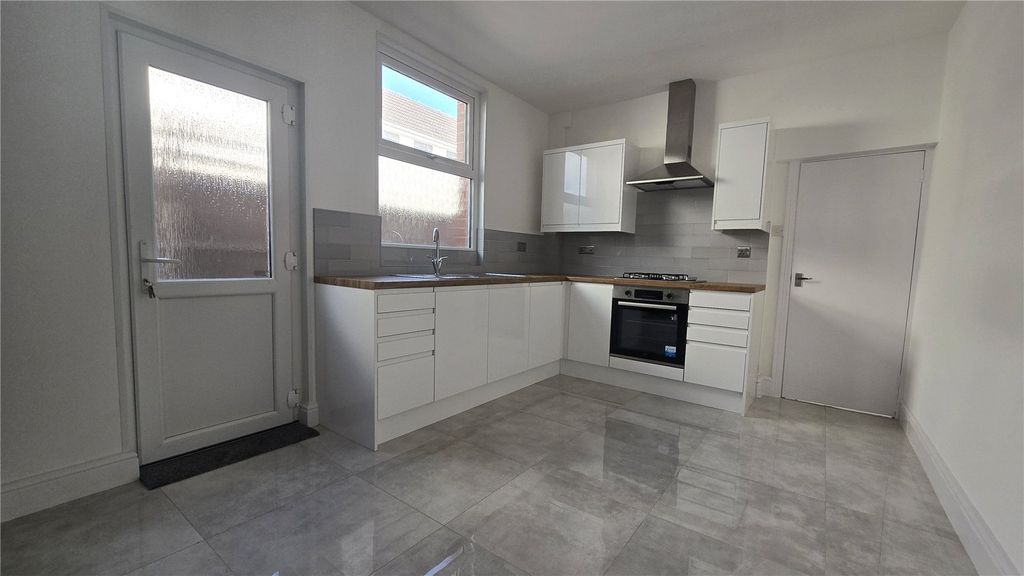 Property photo 3 of 9 Picture No. 06