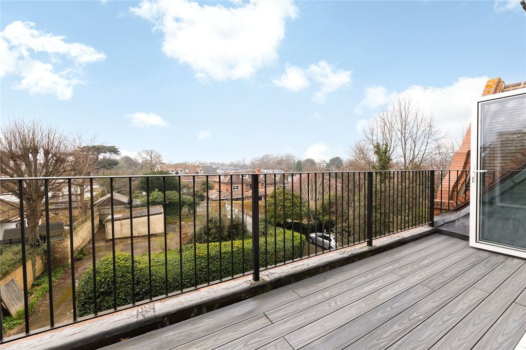 Property photo 3 of 18 Terrace