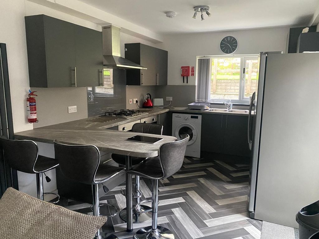 Property photo 1 of 6 Kitchen