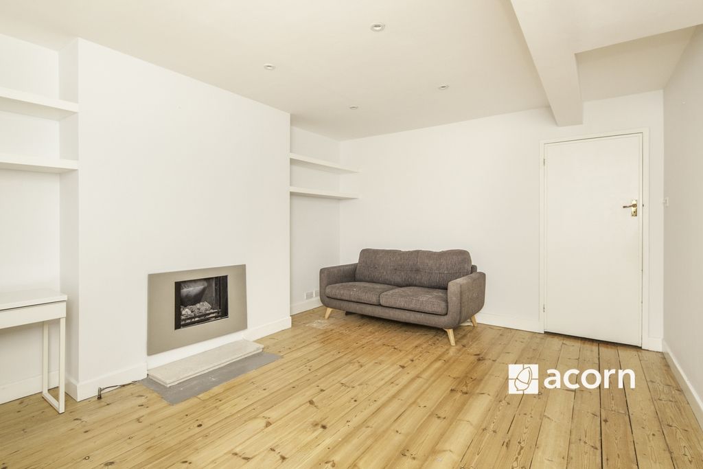 Property photo 2 of 9 Rye Hill Living R...