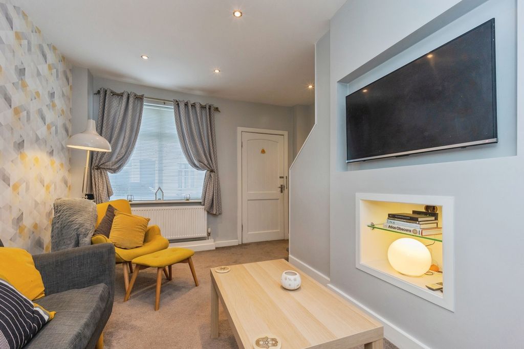 Property photo 2 of 17 Photo