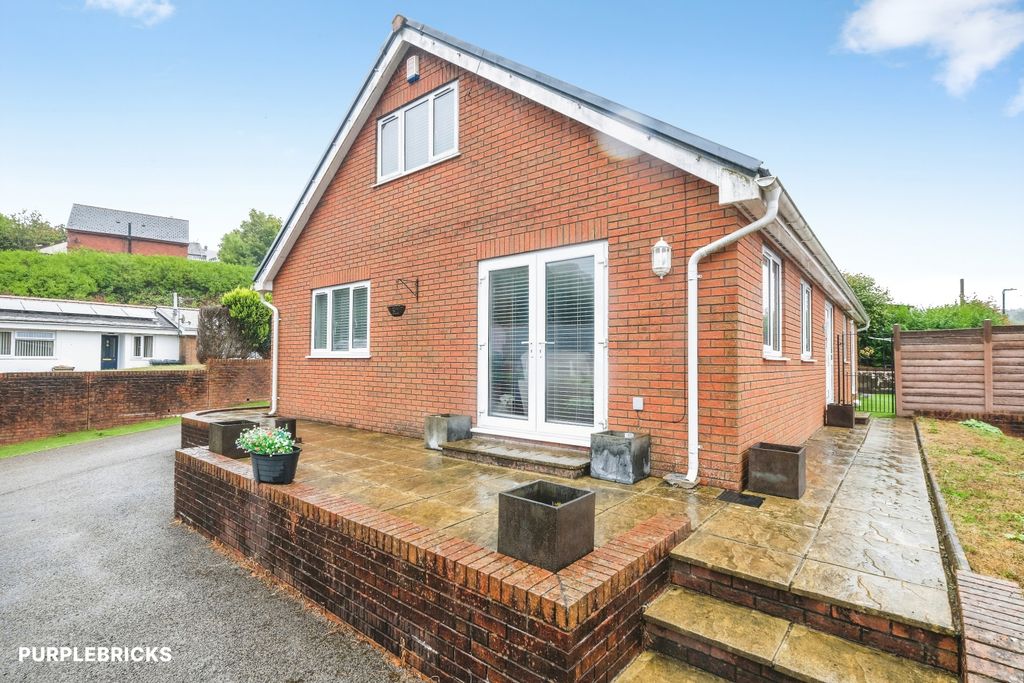 Property photo 2 of 35