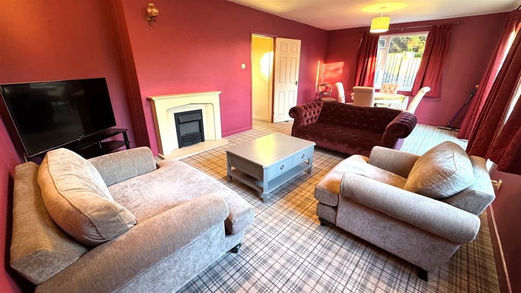 Property photo 2 of 19 Lounge (3).Jpg