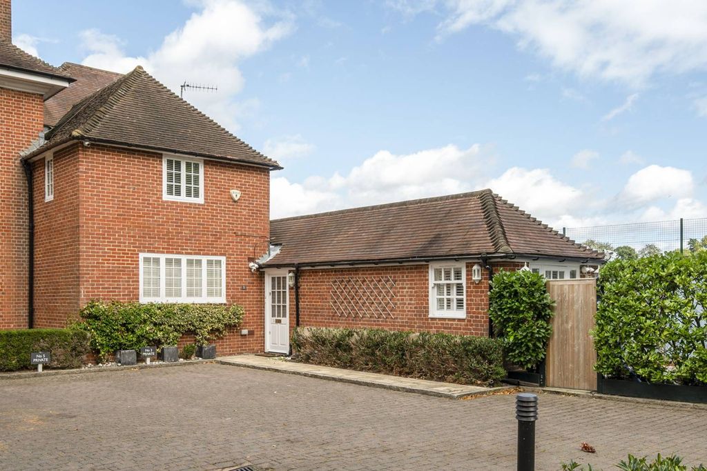 Property photo 3 of 23