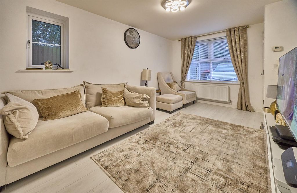 Property photo 2 of 10 Kensington Avenue  6.Jpg