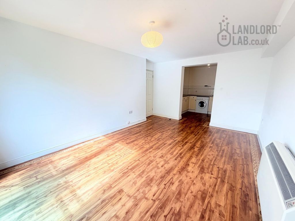 Property photo 1 of 17 Lounge