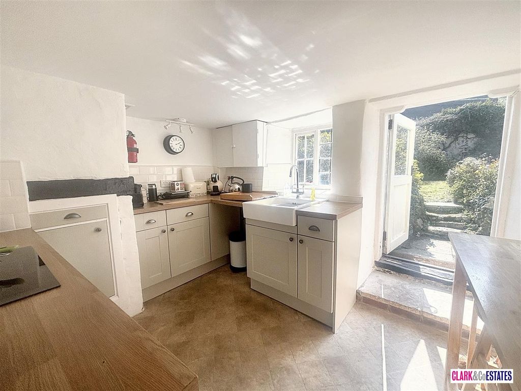 Property photo 3 of 12 Kitchen