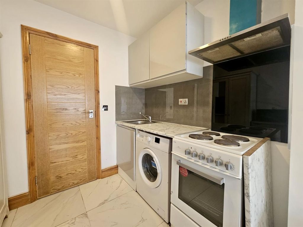 Property photo 3 of 4 Kitchen