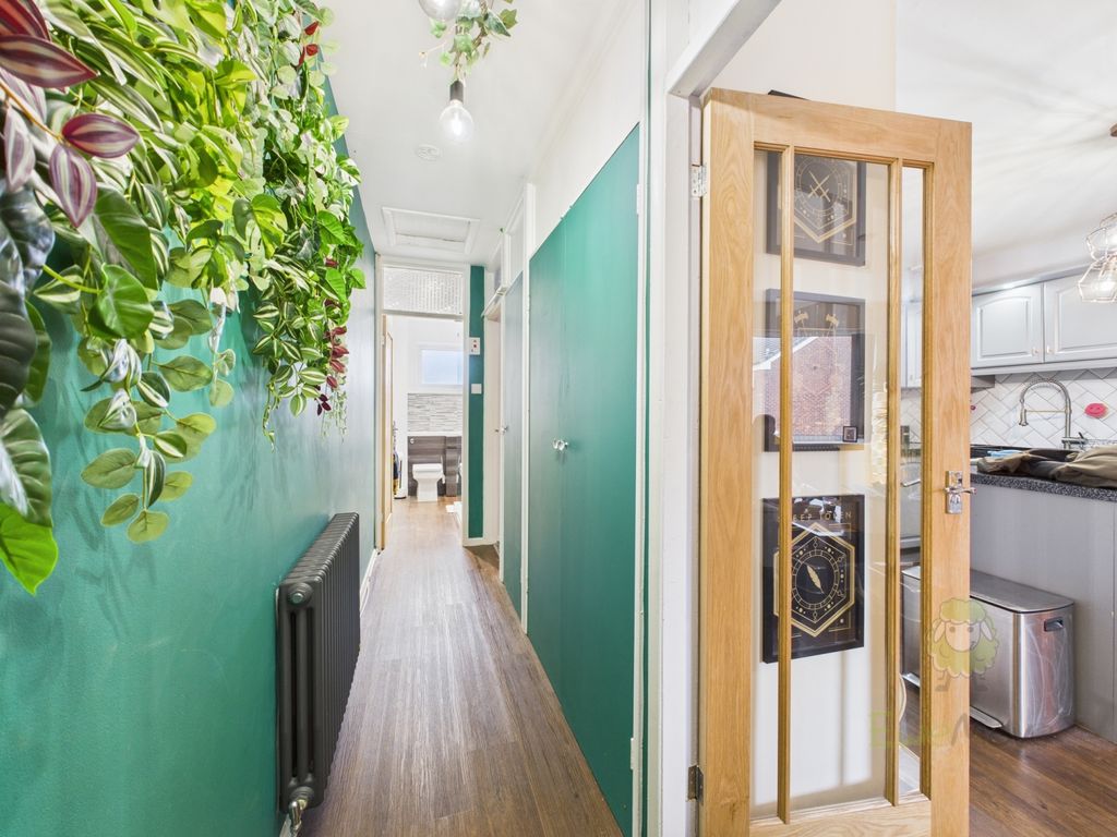 Property photo 3 of 8 Cam05477G0-Pr0015-Still006