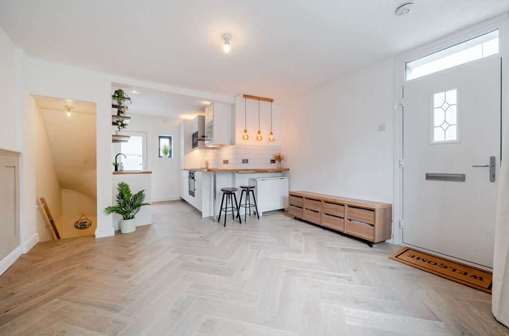Property photo 2 of 16 1469290-17-6A1977...