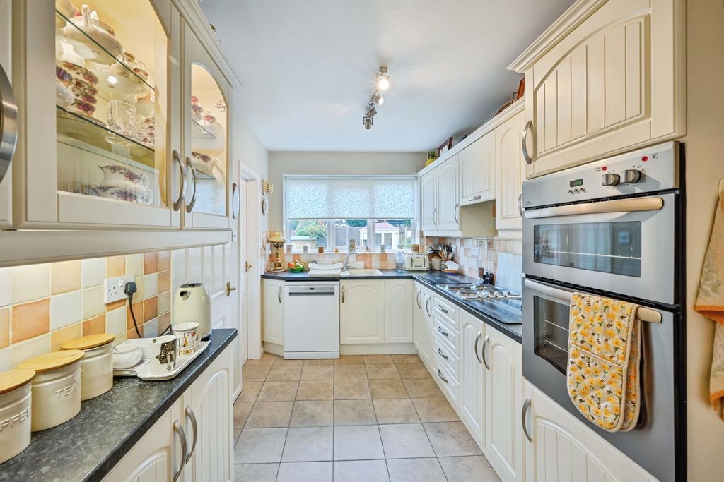 Property photo 2 of 13 Kitchen