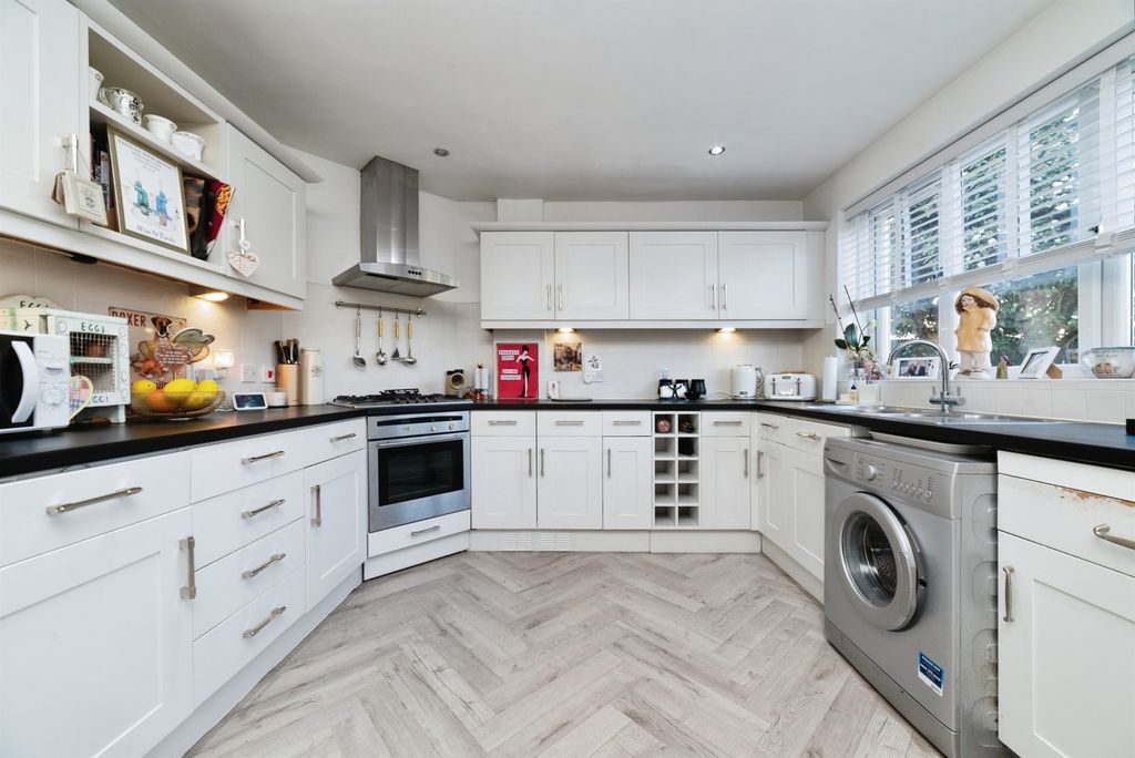 Property photo 2 of 22