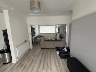 Property photo 3 of 19 Through Lounge