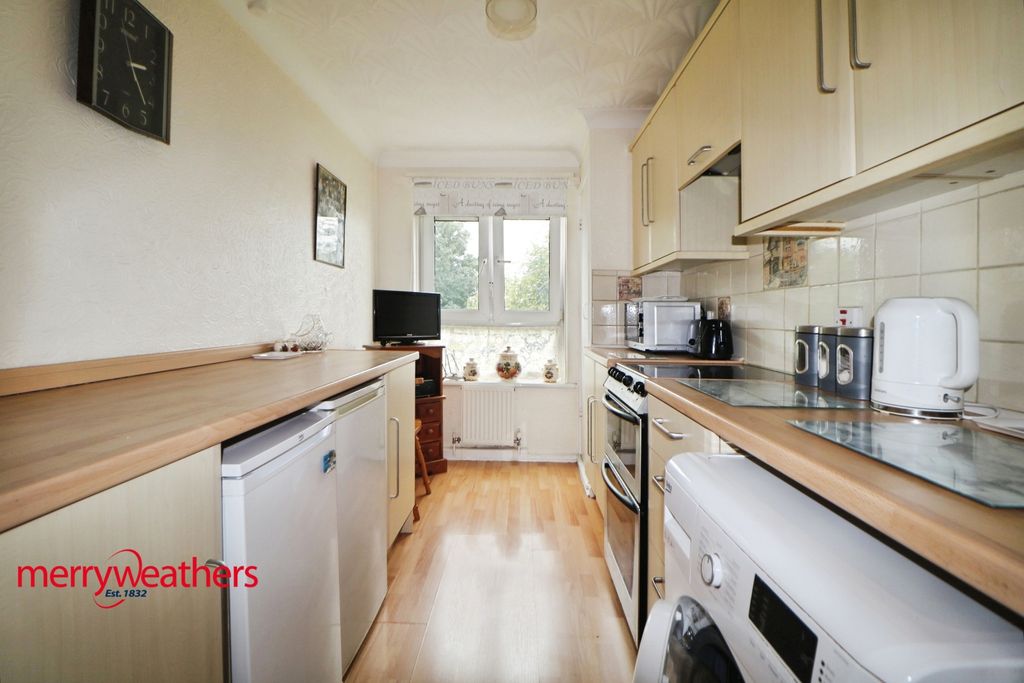 Property photo 2 of 5 Kitchen