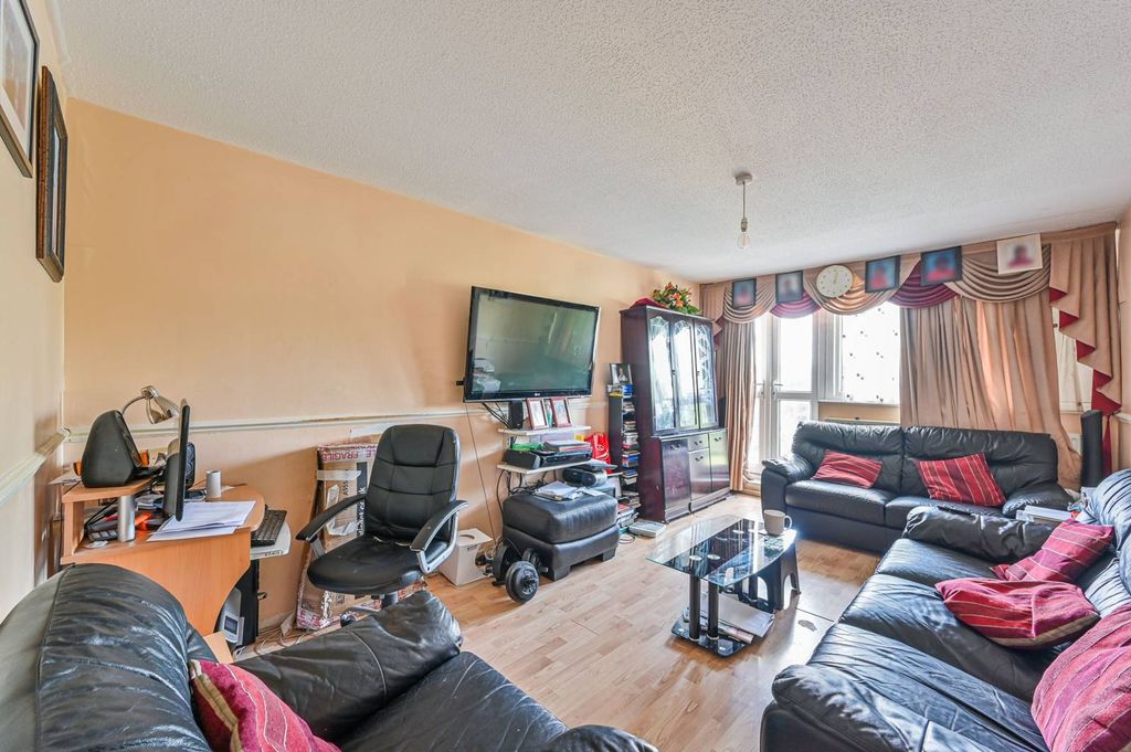 Property photo 2 of 8