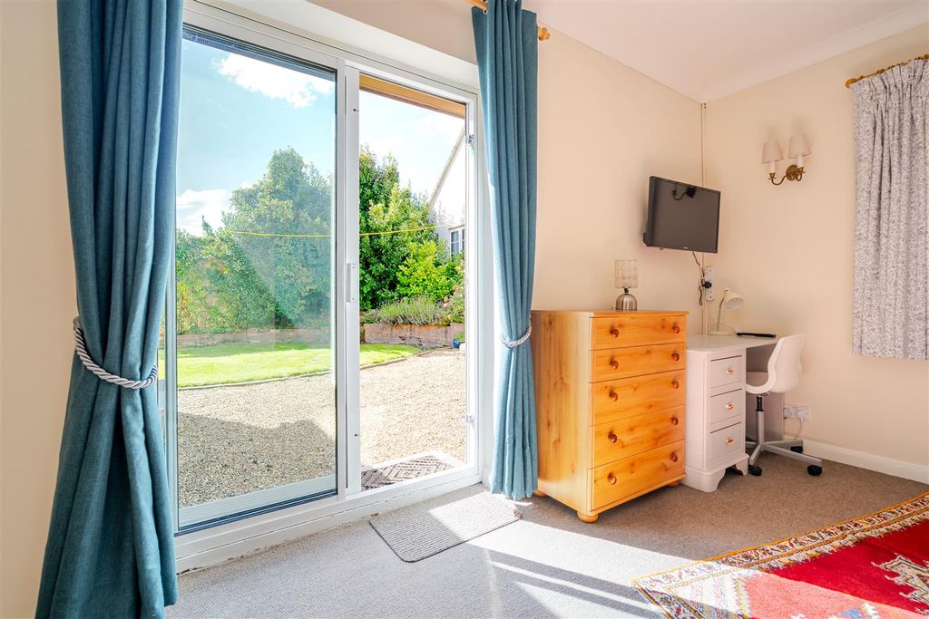 Property photo 3 of 5