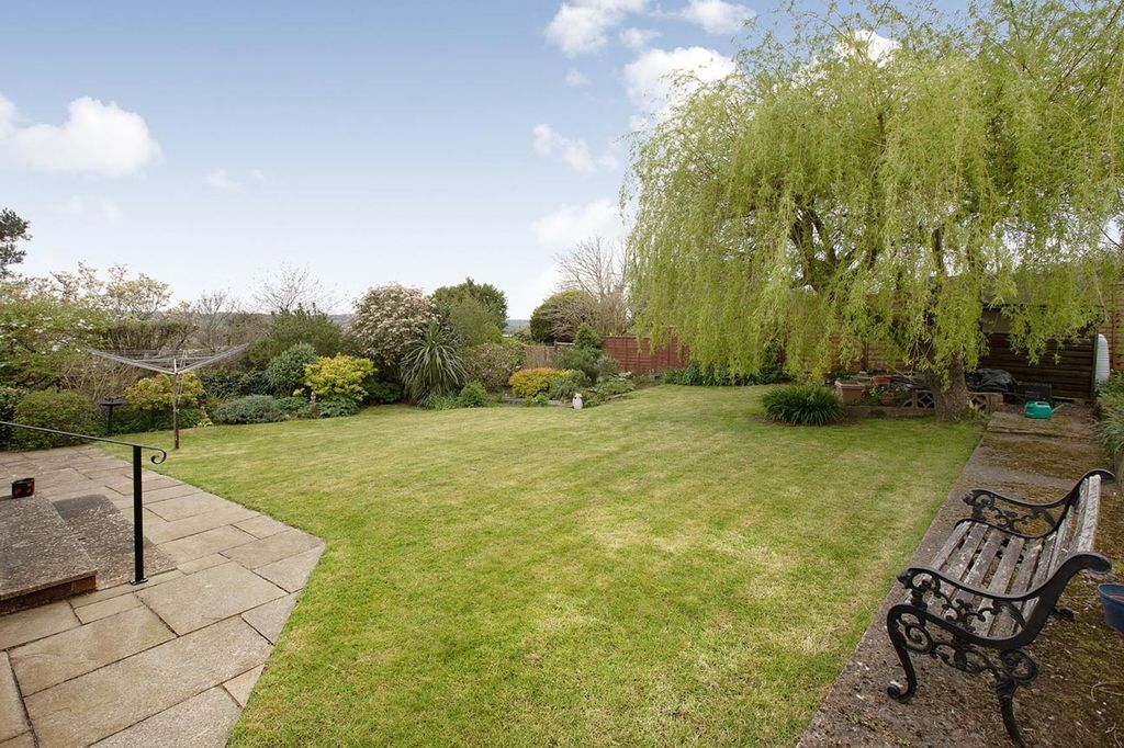 Property photo 2 of 20