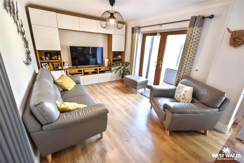 Property photo 2 of 25 5 (16).Jpg