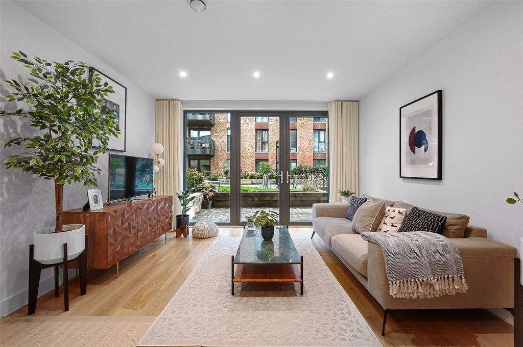 Property photo 3 of 16 Living Room