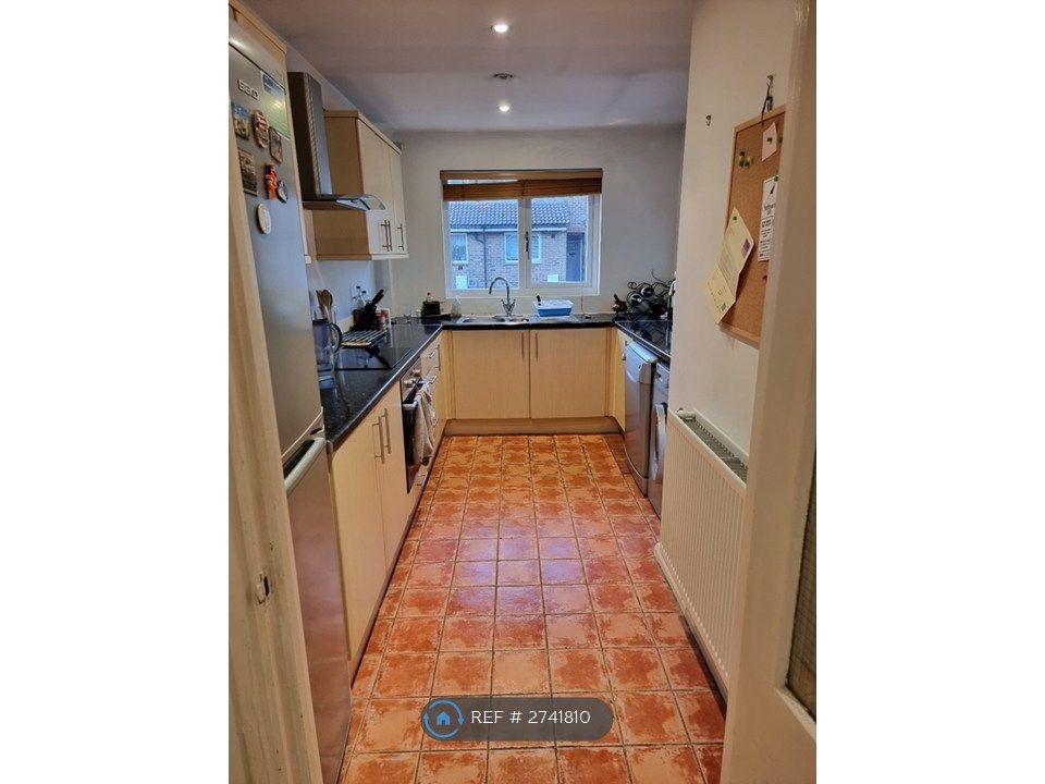 Property photo 3 of 21 Spacious Kitchen, Washing Machine And Dishwasher